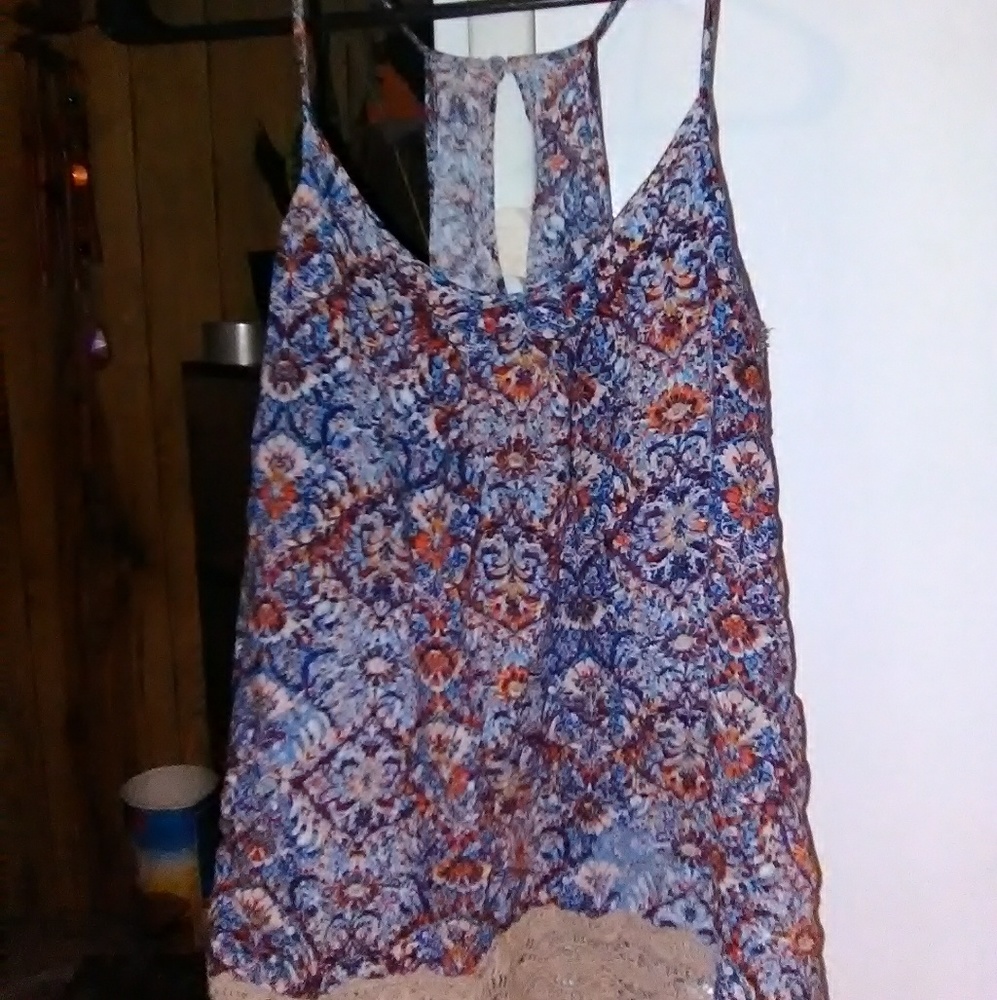 Tank tip blouse with brown lace trim